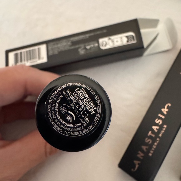 Anastasia Beverly Hills Brow and Lip Collection - Picture 6 of 9
